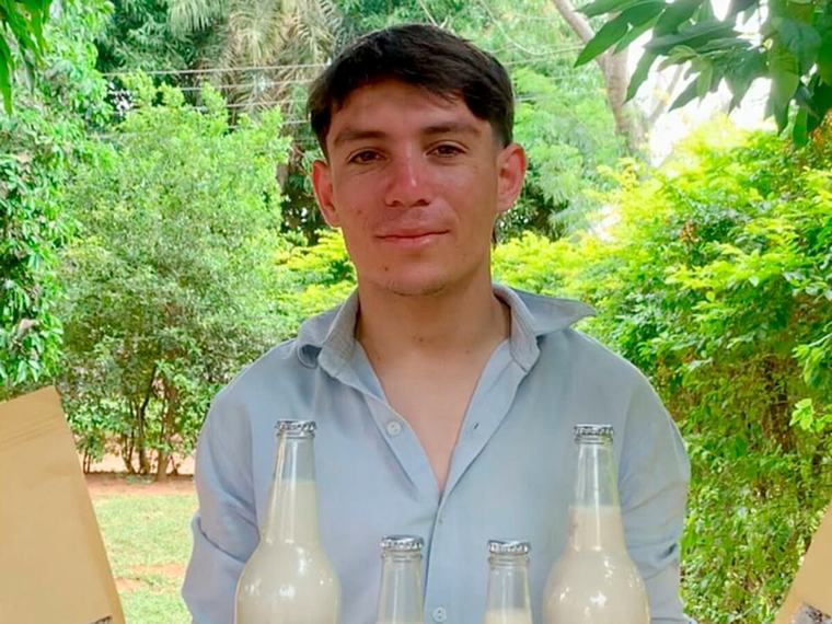 Joven emprendedor aprovecha el mbokajá para elaborar alimentos saludables y generar empleo