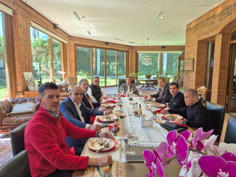 Salud “tiene prioridad presupuestaria”, señala Leite tras reunión en residencia de Cartes