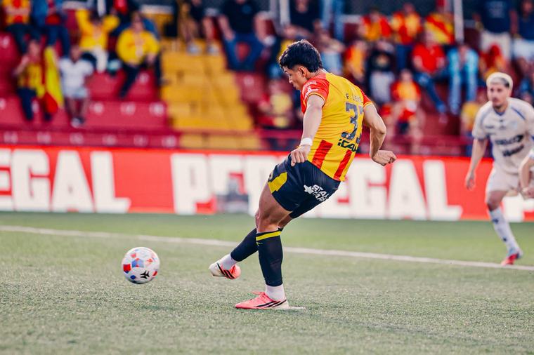 Video: Fernando Lesme anota para el Herediano de Costa Rica