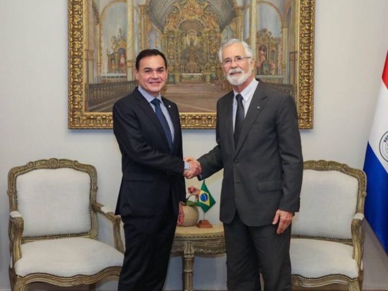 Canciller alista viaje a Brasilia por trofeos de guerra