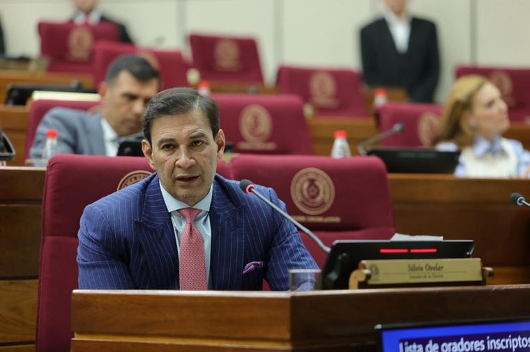 Ovelar no descarta incluir aumento para médicos en el presupuesto del 2027