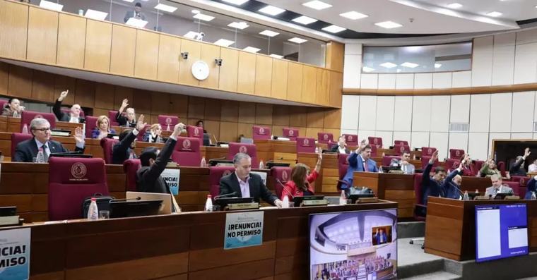 Senadores también abandonan sesión y agenda queda a la deriva