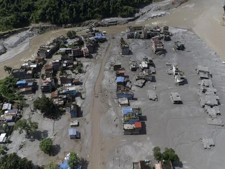 China atribuye la riada al colapso de un glaciar en Nepal tras años de calentamiento