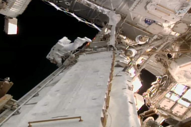 Astronautas de la NASA y ESA realizan importante caminata espacial
