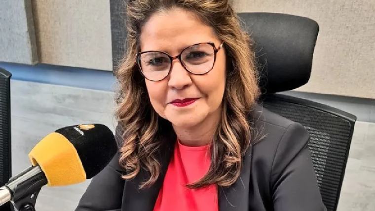 Cada vez vinculan más a viceministra con campaña sucia contra periodistas