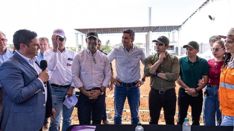 Video: Escrachan a Santiago Peña durante un acto oficial en J. Eulogio Estigarribia