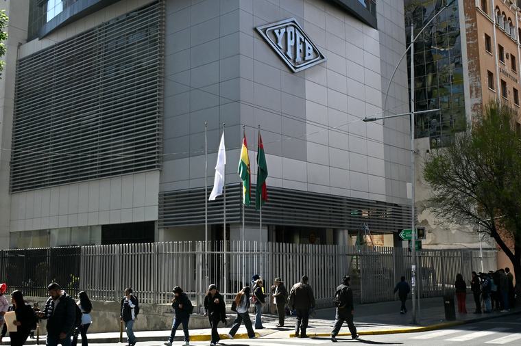 El Gobierno de Bolivia intervino la petrolera estatal por crisis de combustibles