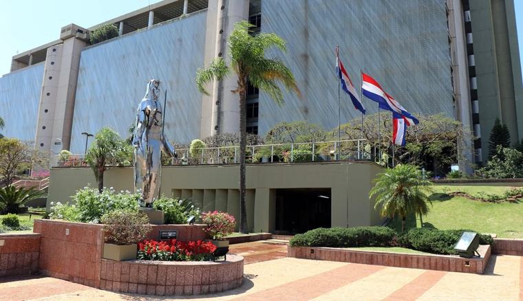 Paraguay cerró 2025 con 16 bancos, entre los mercados más pequeños de la región