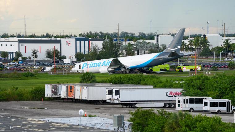 Avión de Amazon que se estrelló en Miami también chocó con una furgoneta con siete pasajeros