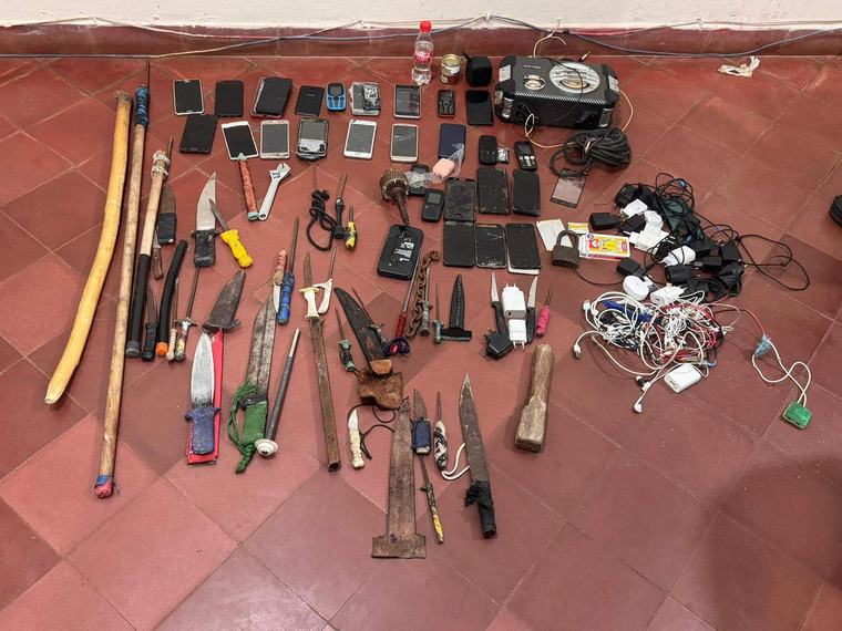 Requisa en el PCC de la cárcel de Coronel Oviedo deja celulares, armas blancas y otros objetos incautados