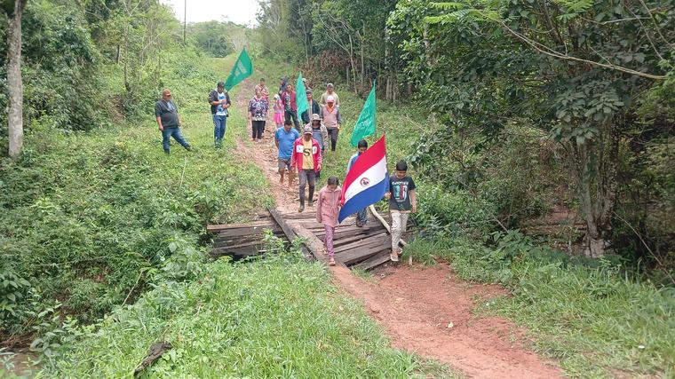 Precario puente pone en riesgo a pobladores en comunidad rural de Caaguazú