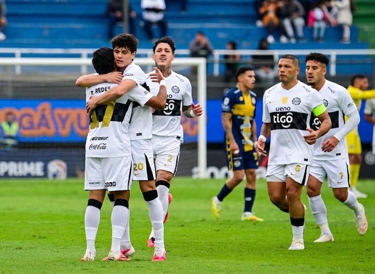 Olimpia despierta a su afición con una victoria