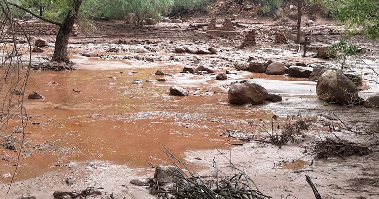 Evacúan a 62 turistas tras inundaciones en el Gran Cañón