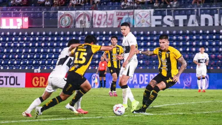 Olimpia empata en el Clásico Más Añejo y desaprovecha la frenada de los de arriba