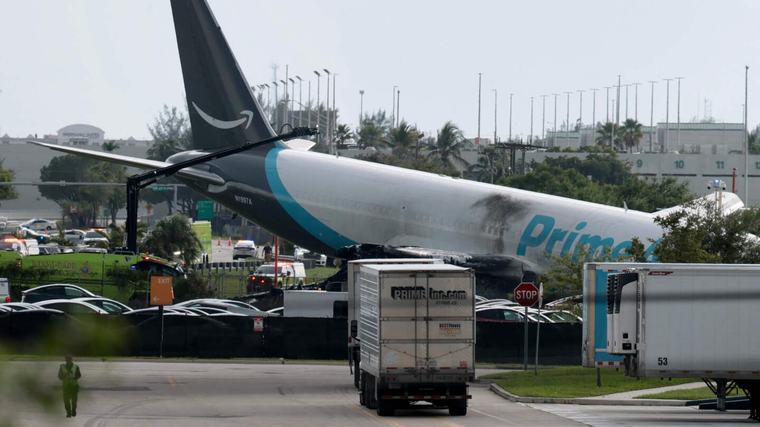 Video: Al menos cinco muertos tras estrellarse un avión de Amazon cerca del aeropuerto de Miami