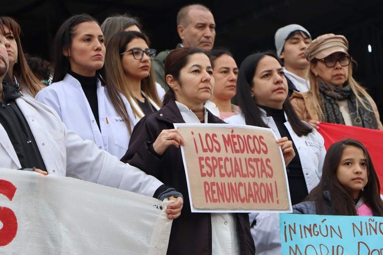 Renuncias de médicos: Senado creará comisión especial para atender crisis sanitaria