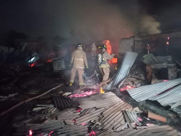 San Lorenzo: Un fallecido en incendio que consumió cinco viviendas
