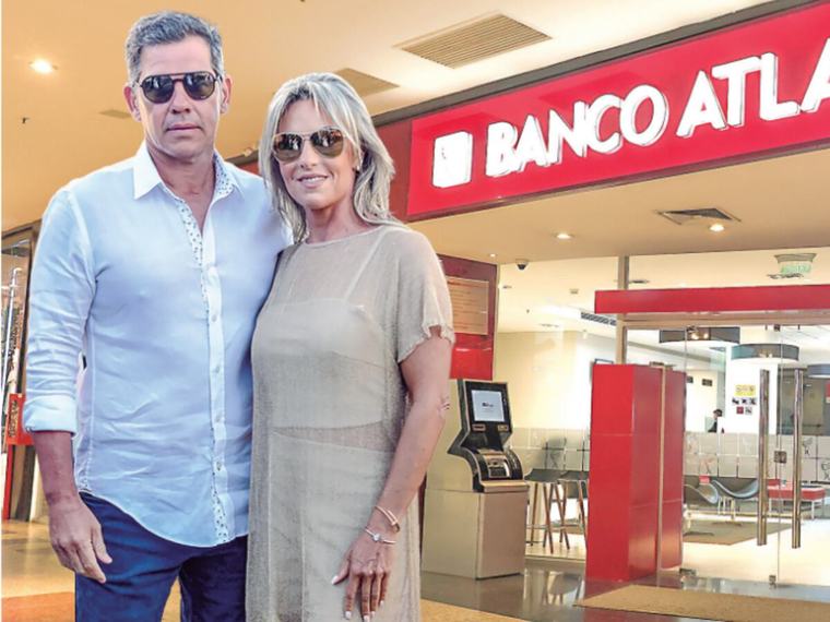 Fiscalía pone a Zaldívar como presunto partícipe en esquema de lavado de dinero