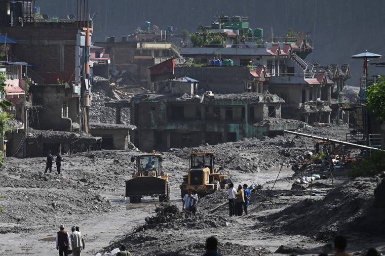 Urgente: riesgo de nuevas crecidas complica los rescates en Nepal tras mortífero deslave