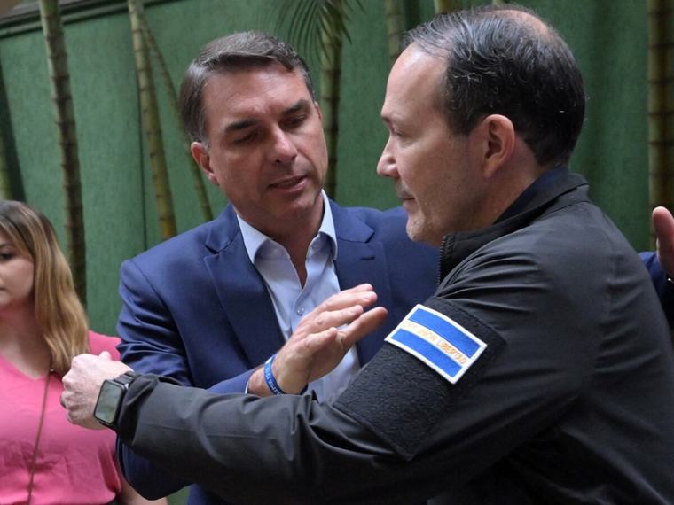 Candidato Flávio Bolsonaro propone el “modelo Bukele” en su programa de seguridad