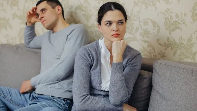 “Mi novio se hizo re amigo de mi peor enemiga y ella se declaró”