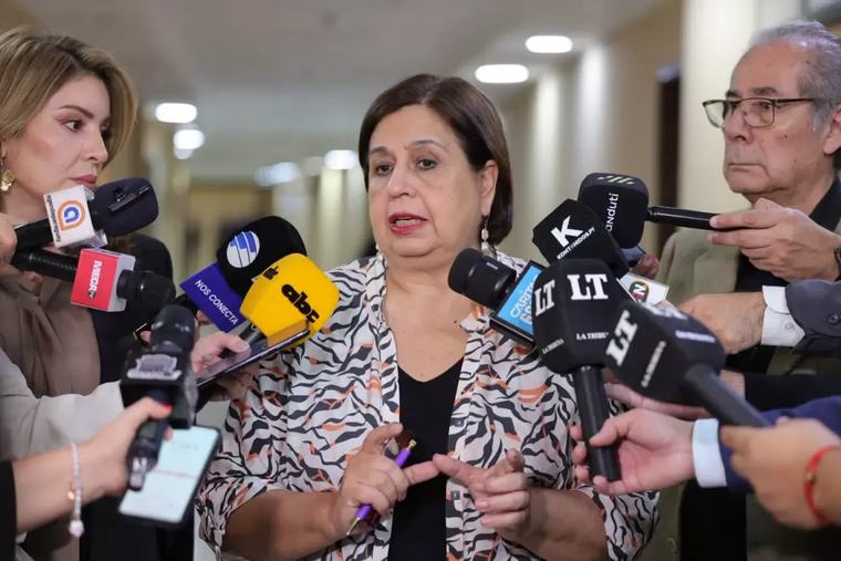 Esperanza Martínez pide "paredón de fusilamiento" para responsables de robos en el IPS