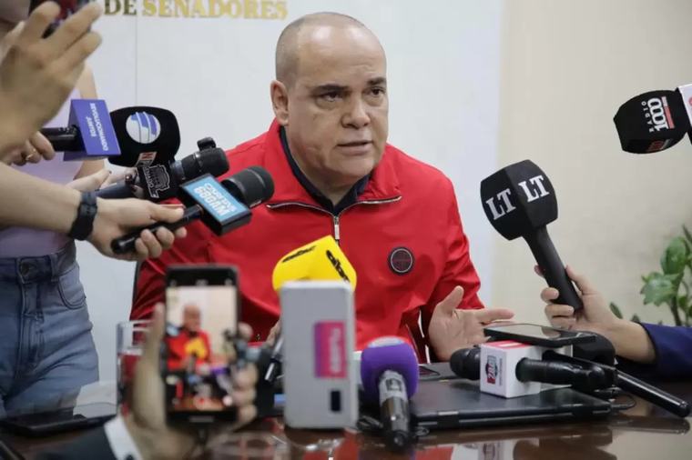 Bachi Núñez propone un "comité de crisis" para evitar huelga y renuncia de médicos