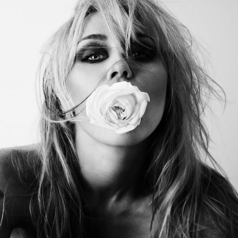 Miley Cyrus anuncia su nuevo álbum ‘Bass Persuades’