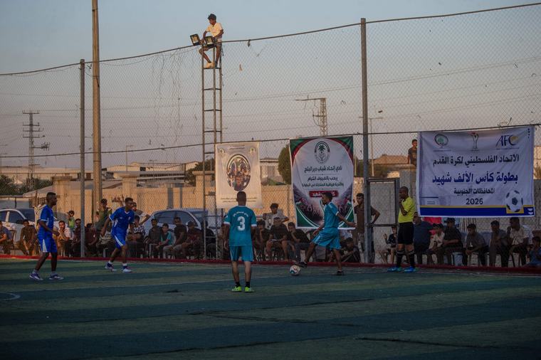 El fútbol vuelve a territorios palestinos, pese al duelo