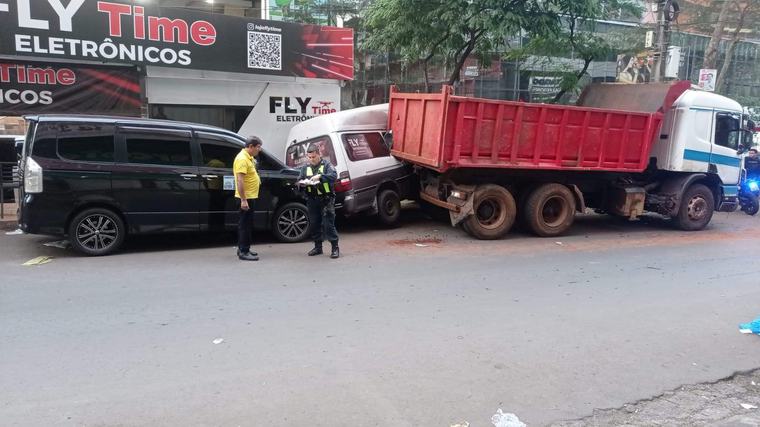 ¿Qué le pasó al camionero que arrasó con cinco vehículos en plena zona céntrica de Ciudad del Este?