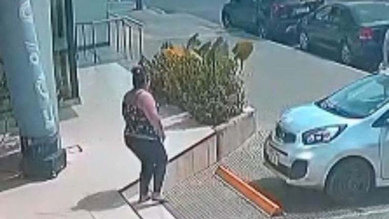 Olvidó su tarjeta en el cajero, una señora la encontró y comenzó a usarla, denunció