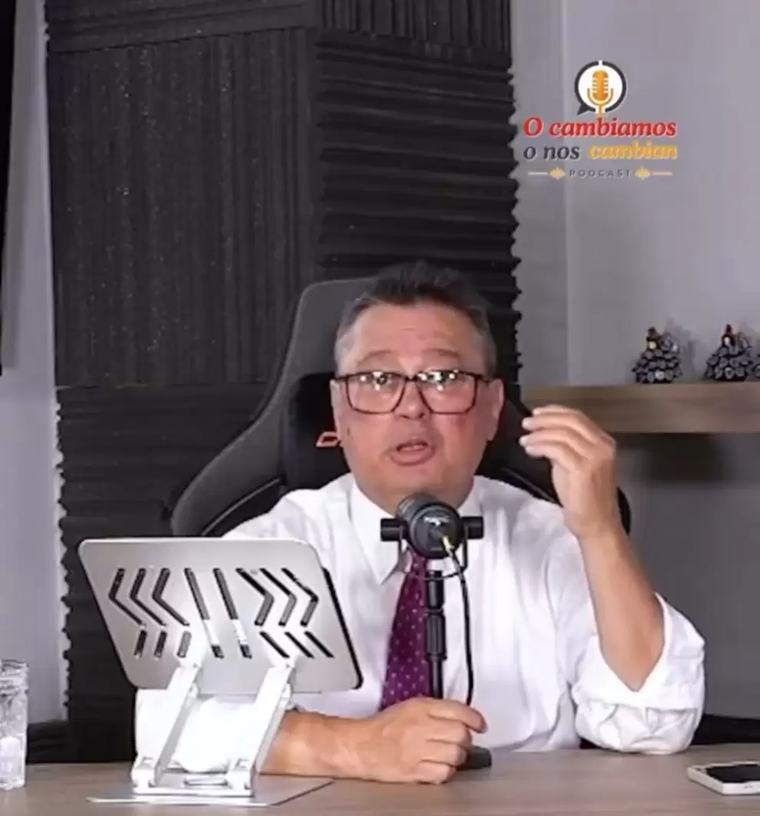 Gustavo Leite lanza pódcast "O cambiamos o nos cambian"