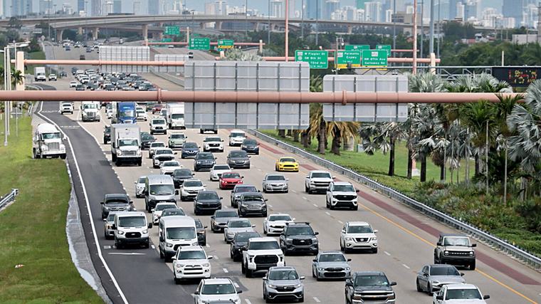 Guerras impulsan histórica suba del combustible en EEUU
