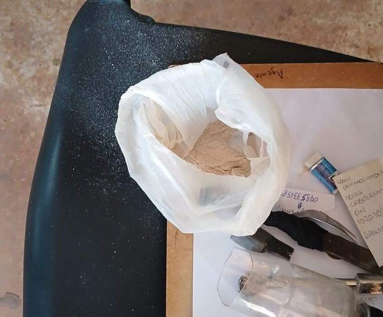 Hallan más polvo sospechoso y otros objetos prohibidos en la cárcel de Minga Guazú