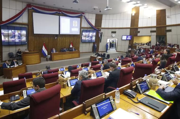 Diputados estudian endurecer multas por ausencias y llegadas tardías