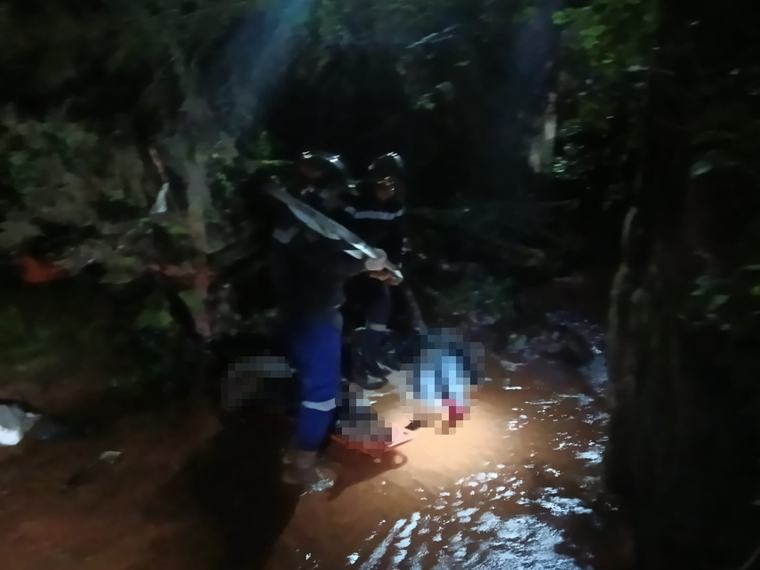 Tragedia en Ypané: mueren dos jóvenes tras caer en moto a un arroyo