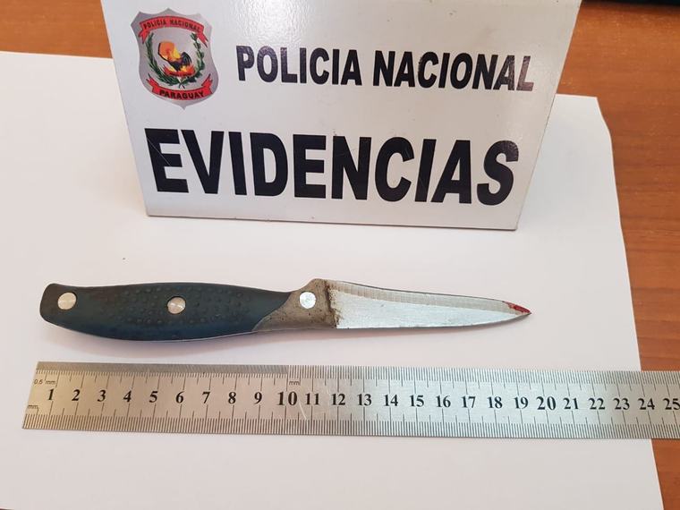 Apuñaló a su padre y, tras ser detenido, alegó abusos sufridos durante su infancia