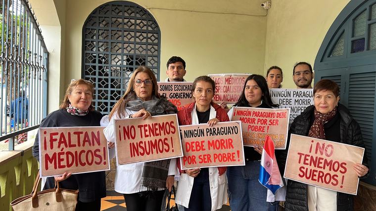 Médicos llevan sus reclamos hasta Caacupé y cuestionan falta de respuestas del Gobierno
