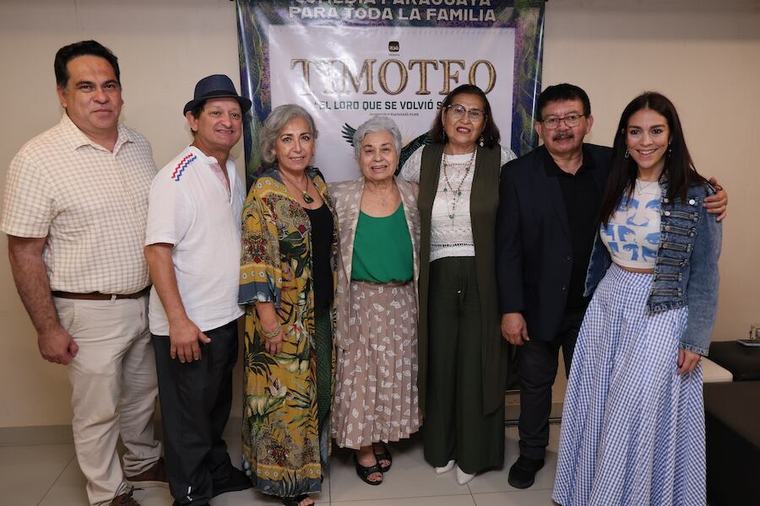 Llegó “Timoteo, el loro que se volvió santo”
