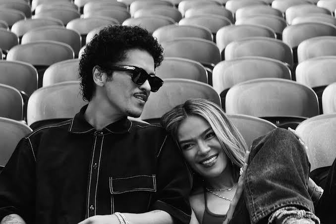 Karol G y Bruno Mars estrenan el videoclip de ‘Still’
