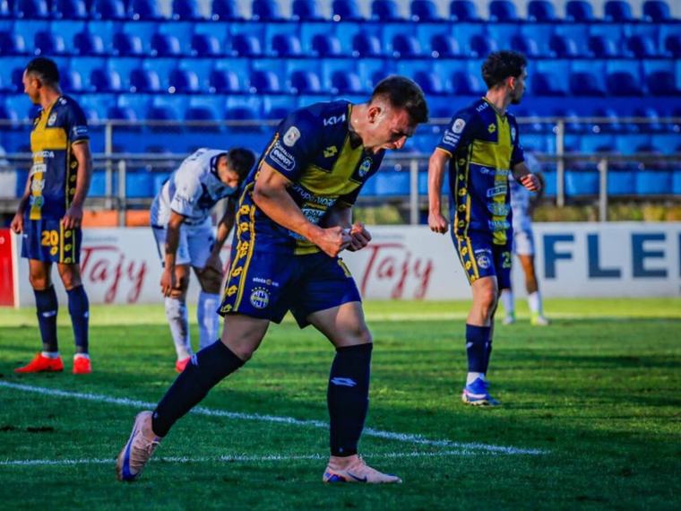 Goleada de Trinidense para acercarse al lote de arriba