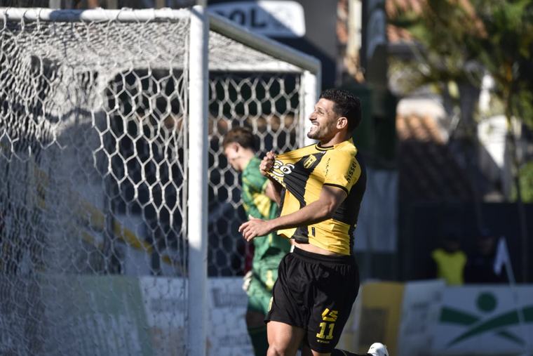 Guaraní se reencuentra con el triunfo y agudiza la crisis de Recoleta FC
