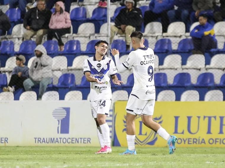 Con un doblete de Ocampos, Ameliano celebró en Itauguá
