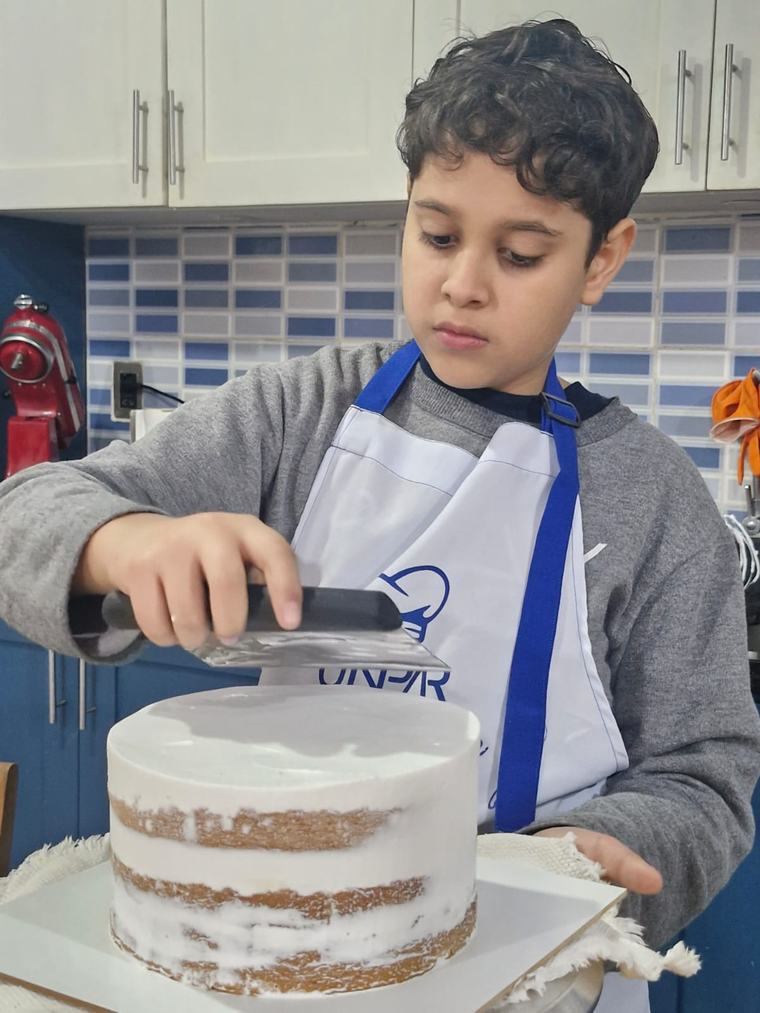 Con 13 años, Benjamín conquistó la pastelería y sueña con llegar al Mundial
