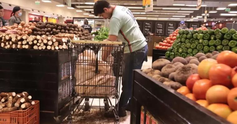 El bolsillo decide: así cambió la forma de comprar en los supermercados